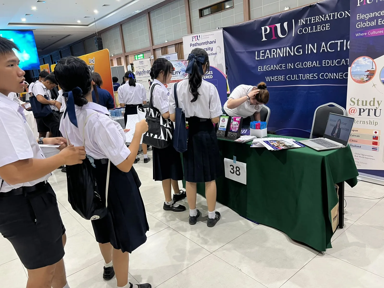 GBC education guidance at Nong Nooch Tropical Garden, 18 September 2026 — photo 13